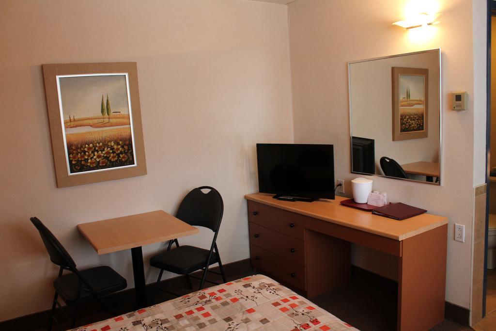 Motel Capri Et Suites Repentigny Exterior foto